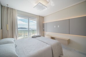 Apartment | 4 bedrooms, blackout curtains, iron/ironing board, free WiFi - Cf04 Praia do Forte Cobertura frente mar (Cabo Frio)
