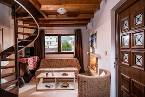 Smart TV, fireplace