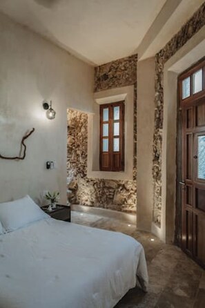 1 habitación, escritorio, tabla de planchar con plancha y wifi 