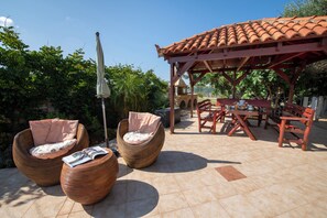 Outdoor dining - Olive Grove Villas - Villa Maria (Chorafakia)