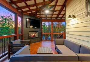 Smart TV, fireplace