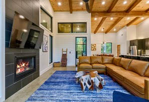 Smart TV, fireplace - Secluded 3BR Cabin | Heated Pool & Hot Tub (Broken Bow)