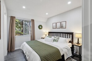 5 bedrooms, WiFi, bed sheets