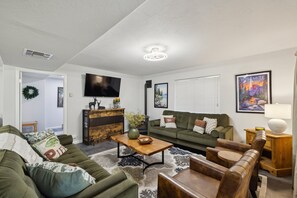 TV, fireplace
