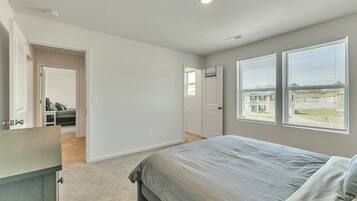5 slaapkamers, een strijkplank/strijkijzer, wifi, beddengoed