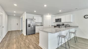 Réfrigérateur, micro-ondes, four, lave-vaisselle