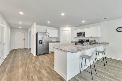 NEW! 5BR Pet Friendly Retreat with Garage Parking