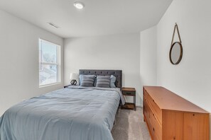 5 habitaciones, tabla de planchar con plancha, wifi y ropa de cama 