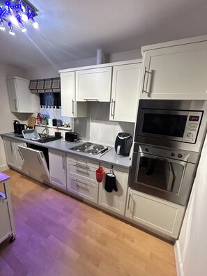 Private kitchen - Cosy cottage in a lovely setting of Tomintoul with panoramic views of the hills (Tomintoul)