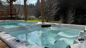 Bain à remous extérieur
