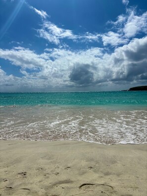 Sun-loungers, beach towels - Bananas Vieques Guesthouse Room 9/Vibrant Area/Private/Steps to the beach (Esperanza)