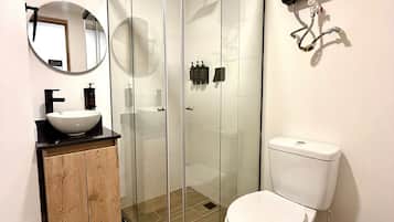 Comfort-huoneisto | Kylpyhuone | Suihku, saippua, sampoo, vessapaperi