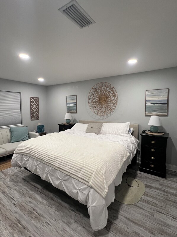 2 bedrooms, iron/ironing board, WiFi, bed sheets