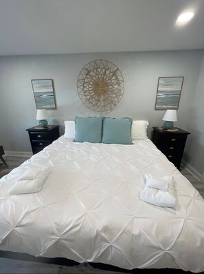 2 bedrooms, iron/ironing board, WiFi, bed sheets