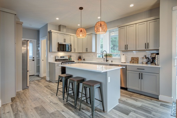 Frigorifero, microonde, forno, piano cottura