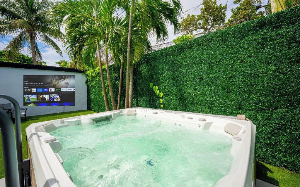 Outdoor spa tub