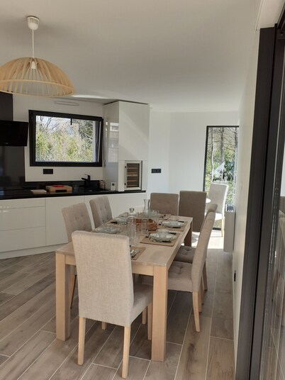 LA MAISON BLANCHE FOR 6 PEOPLE (AIR-CONDITIONED)