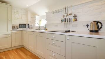 Dishwasher, cookware/dishes/utensils