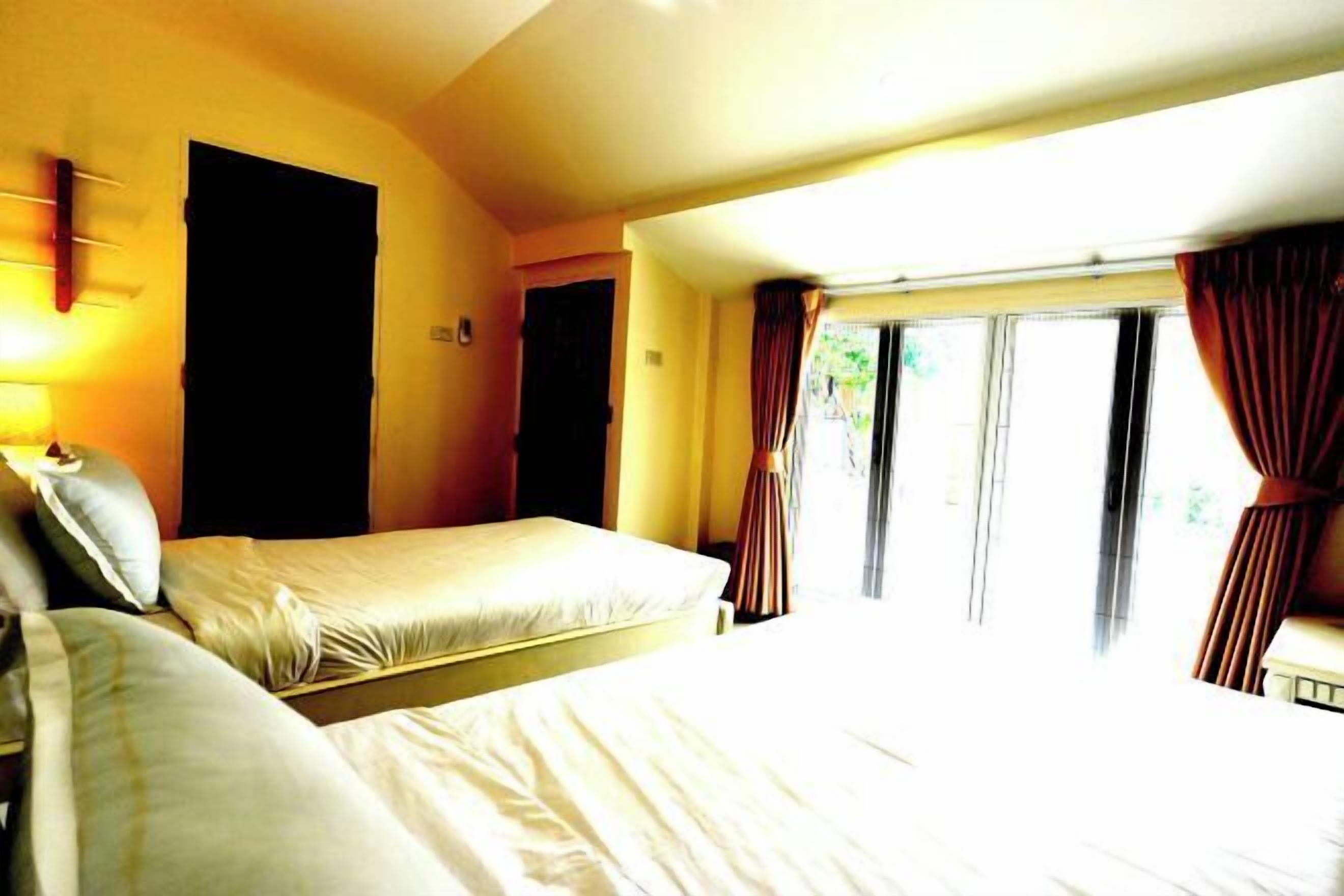 Skrivebord, skrivebord for bærbar PC og wi-fi (inkludert)