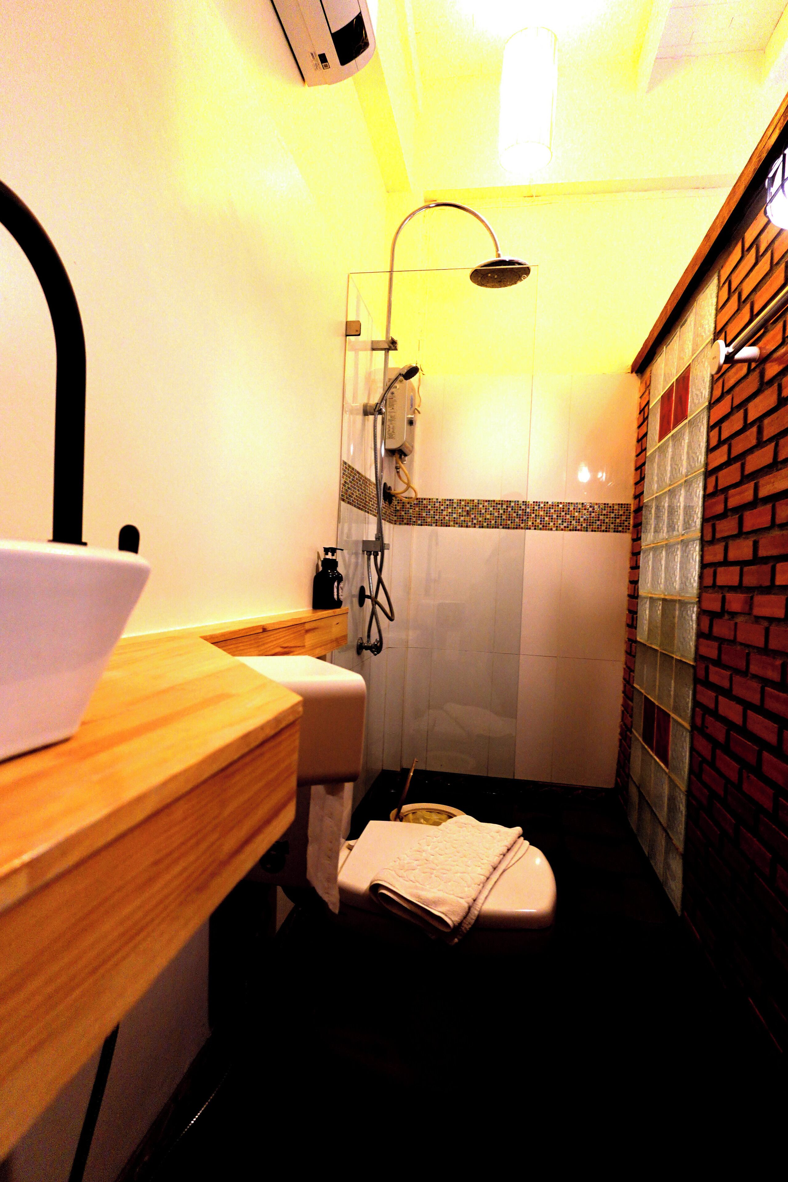 Superior-Doppelzimmer | Badezimmer | Dusche, Haartrockner, Handtücher, Seife