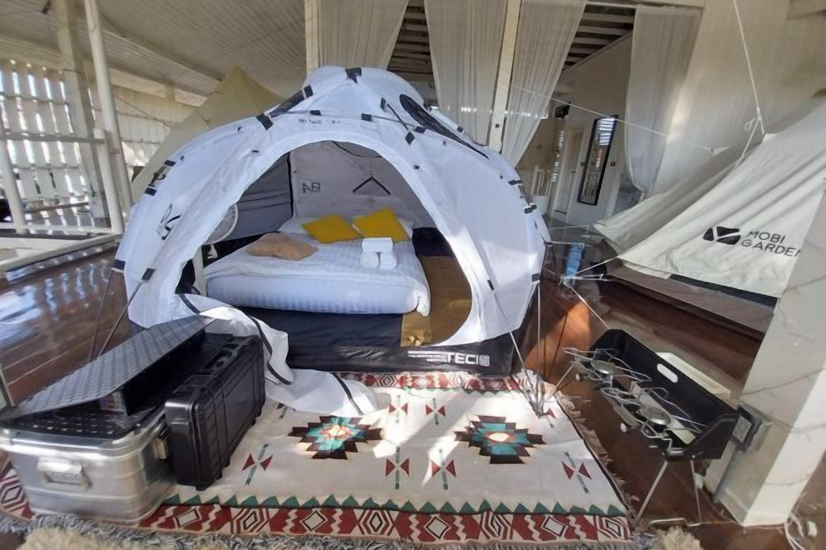 Schreibtisch, laptopgeeigneter Arbeitsplatz, kostenloses WLAN