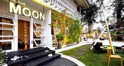 To The Moon Guesthouse
