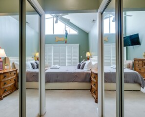 3 bedrooms, desk, iron/ironing board, travel crib