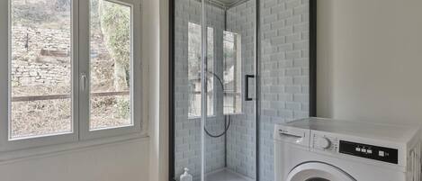 Douche, séchoir à cheveux
