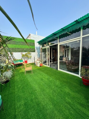 Charming 2-bedroom villa with WiFi, fitness room in delightful Agra