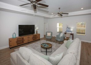 Smart TV - 4 BR/3BA (2K, Q, 2T) New Construction.  Pet friendly (Foley)