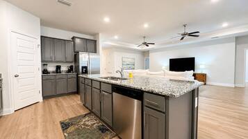 Coffee/tea maker, fridge, microwave, oven