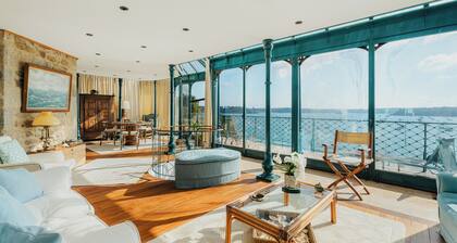 Exceptional apartment with sea view, reminiscent of a luxury yacht.