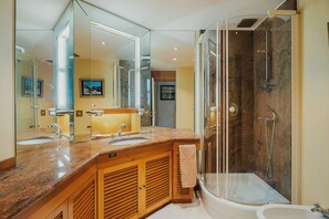 Shower, jetted bath, hair dryer, bidet