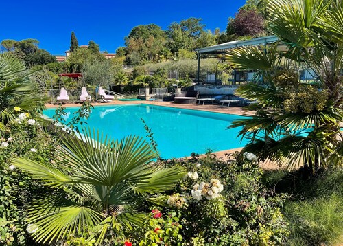 Apt 6 - Magical Grounds With Pool Jacuzzi Sleeps 4