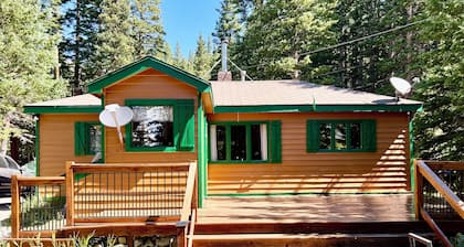 Lake Front 1-bedroom cabin in St. Mary's Glacier, Idaho Springs