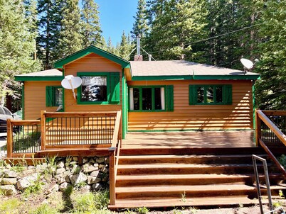 Lake Front 1-bedroom cabin in St. Mary's Glacier, Idaho Springs
