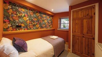 5 bedrooms, individually decorated, individually furnished, free WiFi