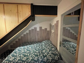 2 chambres, fer et planche à repasser, lit parapluie, Wi-Fi gratuit