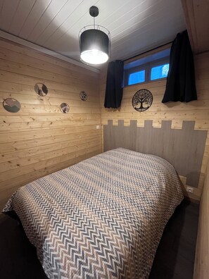 2 makuuhuonetta, silitysrauta/-lauta, vauvan matkasänky, ilmainen Wi-Fi