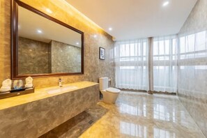 A modern bathroom with a large mirror, a marble sink, and a toilet. - Haiyi Fino Hotel (Yichang Wanda Plaza Three Gorges Vocational College Store) (Yichang)