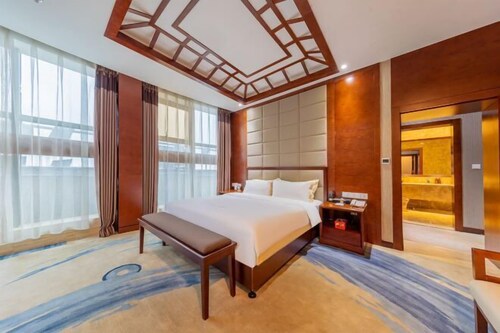 Haiyi Fino Hotel (Yichang Wanda Plaza Three Gorges Vocational College Store)