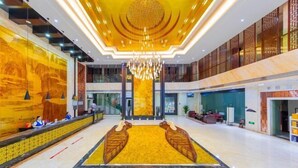 A spacious lobby with a central seating area, a high ceiling with a chandelier, and a reception desk. - Haiyi Fino Hotel (Yichang Wanda Plaza Three Gorges Vocational College Store) (Yichang)