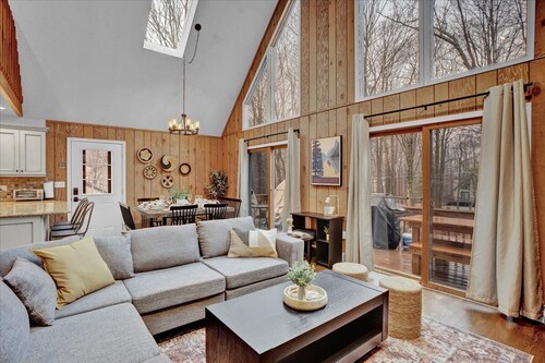 Sunset Cabin - Hot Tub, Game Room, Firepit, Lake