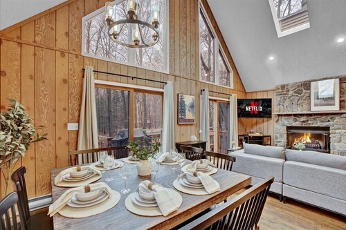 Sunset Cabin - Hot Tub, Game Room, Firepit, Lake