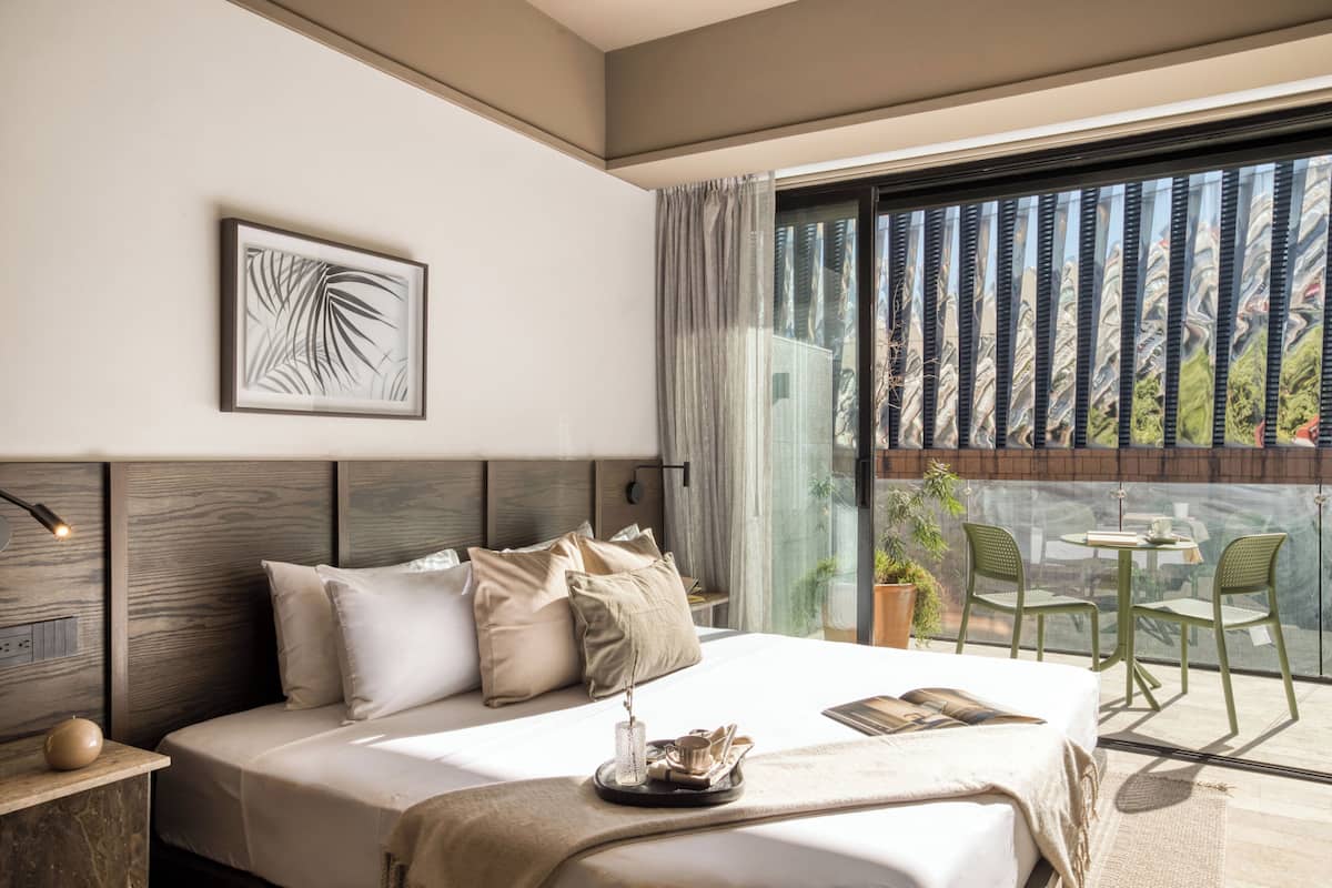 Luxury Apartment | 1 bedroom, premium bedding, down comforters, in-room safe