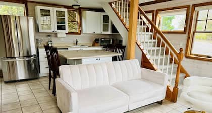 Hidden gem! Southampton beach cottage