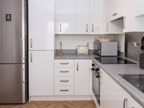 Dishwasher, cookware/dishes/utensils