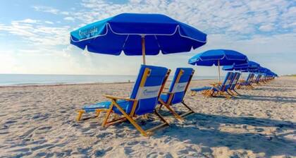 DWTN Delray Pool Home w/ FREE Beach Cabana service