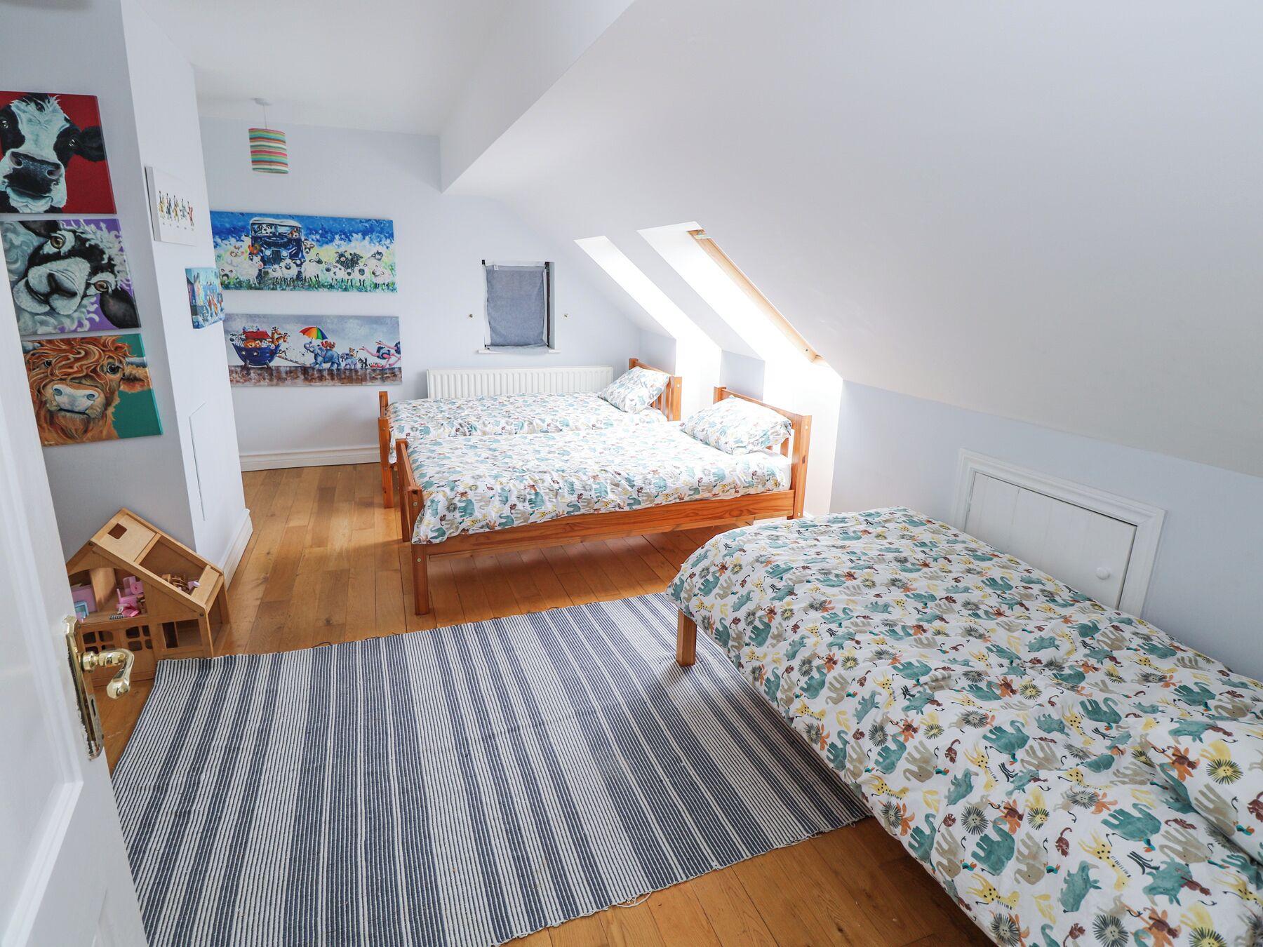 5 bedrooms, individually decorated, individually furnished, free WiFi