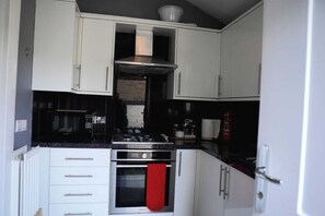 Micro-ondes, four, plaque de cuisson